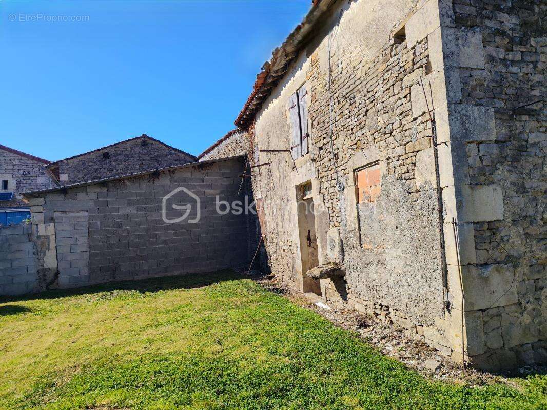 Maison à PAIZAY-NAUDOUIN-EMBOURIE