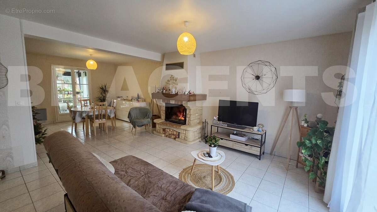 20251129_101214 - Maison à LERE