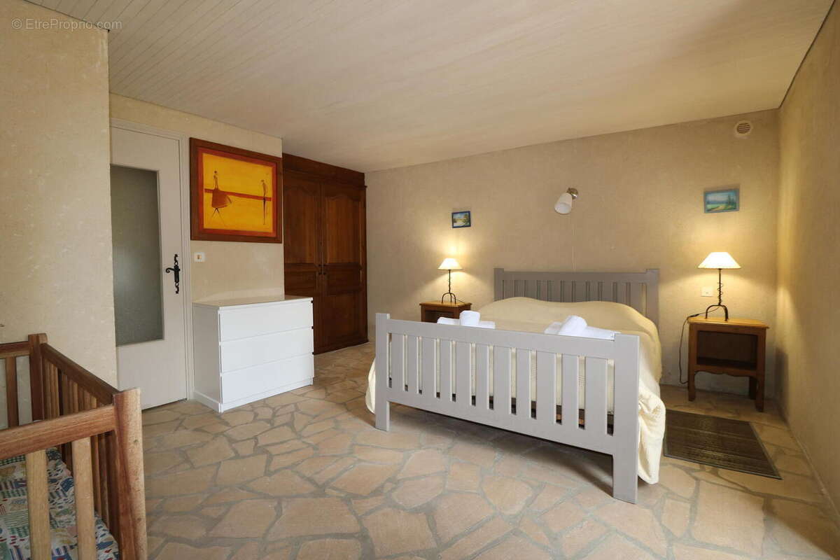 Maison de village ancienne avec jardin et piscine et vue ! - photo 11