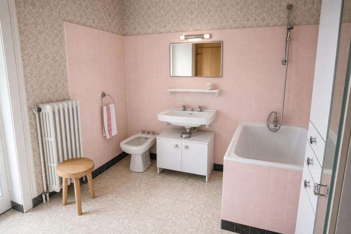 Élégante Maison Historique à Saint-Mathieu - photo 14