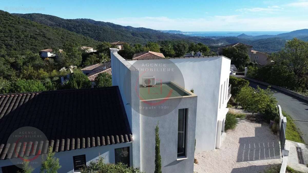 Maison à LES ADRETS-DE-L&#039;ESTEREL