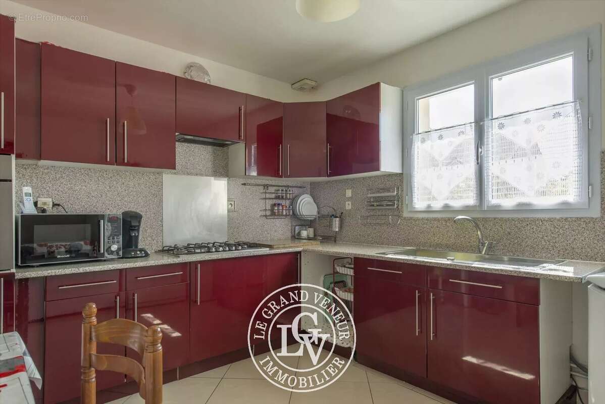 Maison à VENEUX-LES-SABLONS