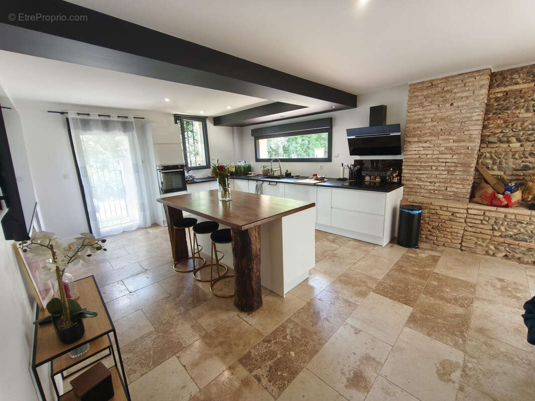Maison à MONTAIGUT-SUR-SAVE