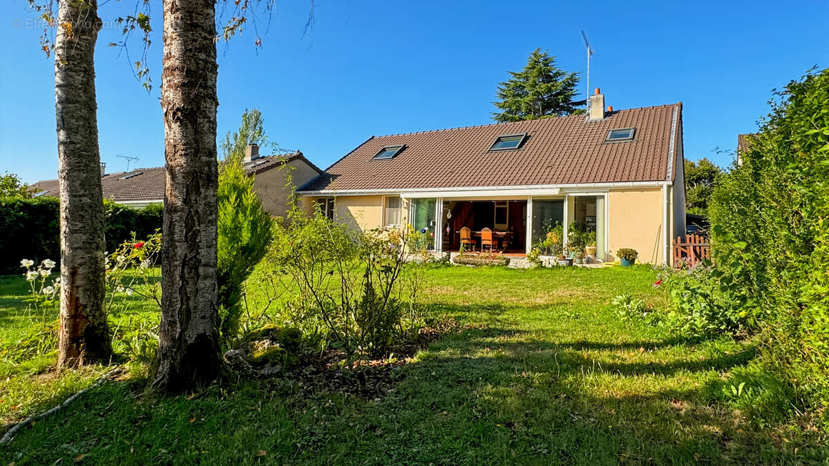 Maison à SAINT-NOM-LA-BRETECHE