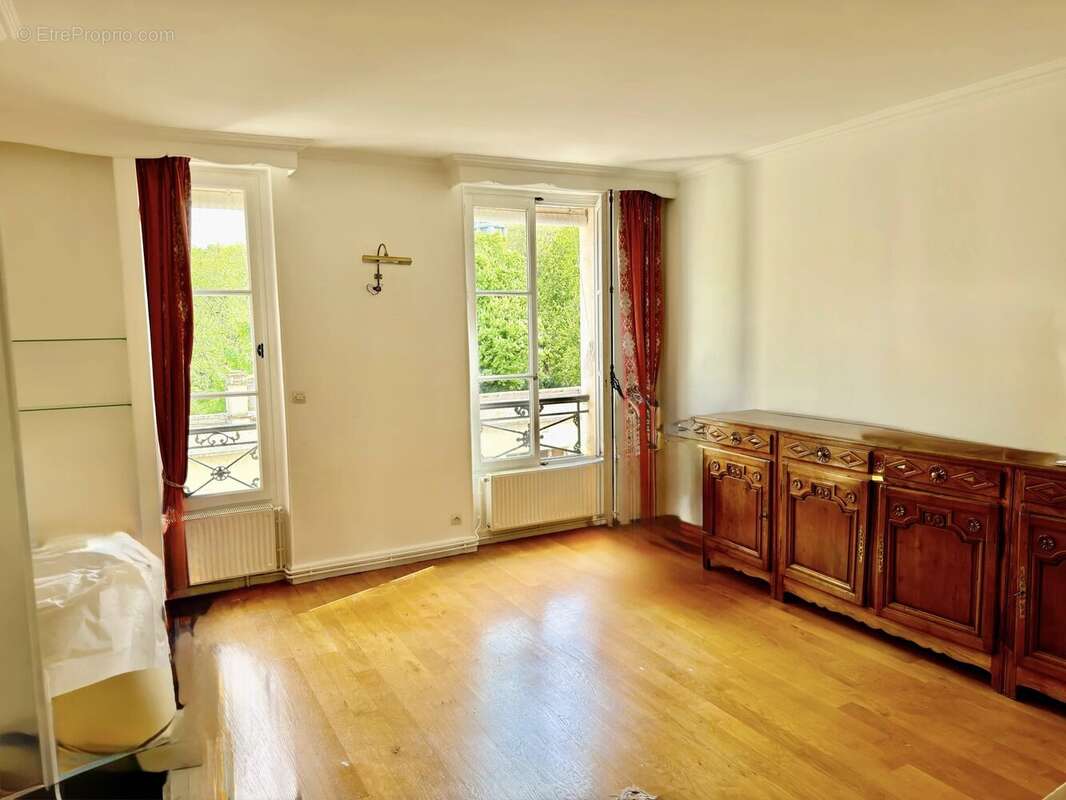 Appartement à PARIS-14E