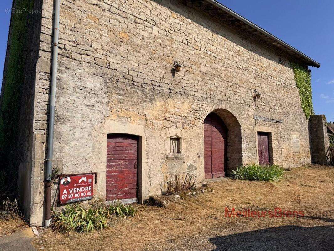 Ferme 122 m² à réhabiliter à Vevy avec terrain de 2 709 m² et dépendances - photo 2