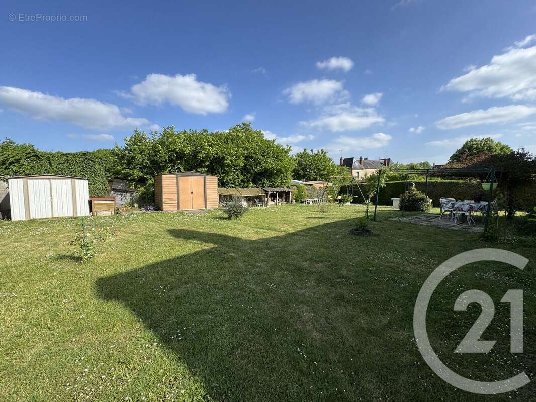 Maison à MAILLY-LE-CHATEAU