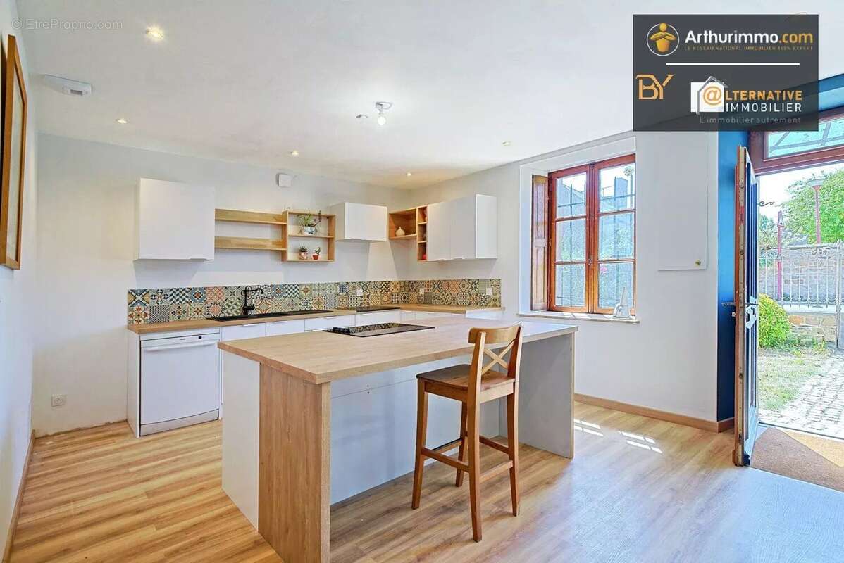 Maison à ARGENTRE-DU-PLESSIS