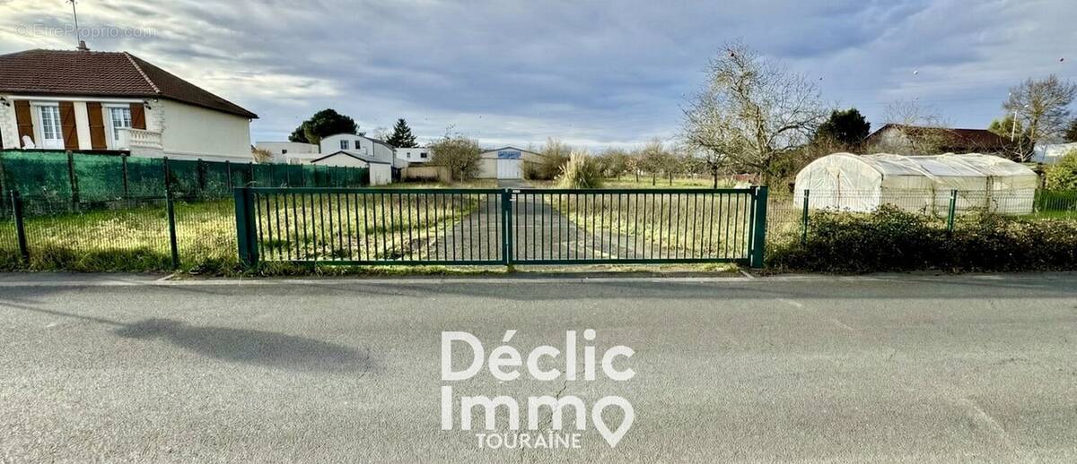 Terrain à SAINT-CYR-SUR-LOIRE