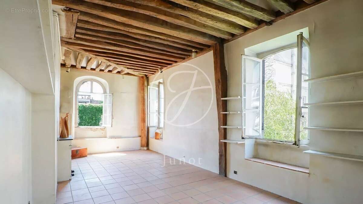 Appartement à PARIS-3E