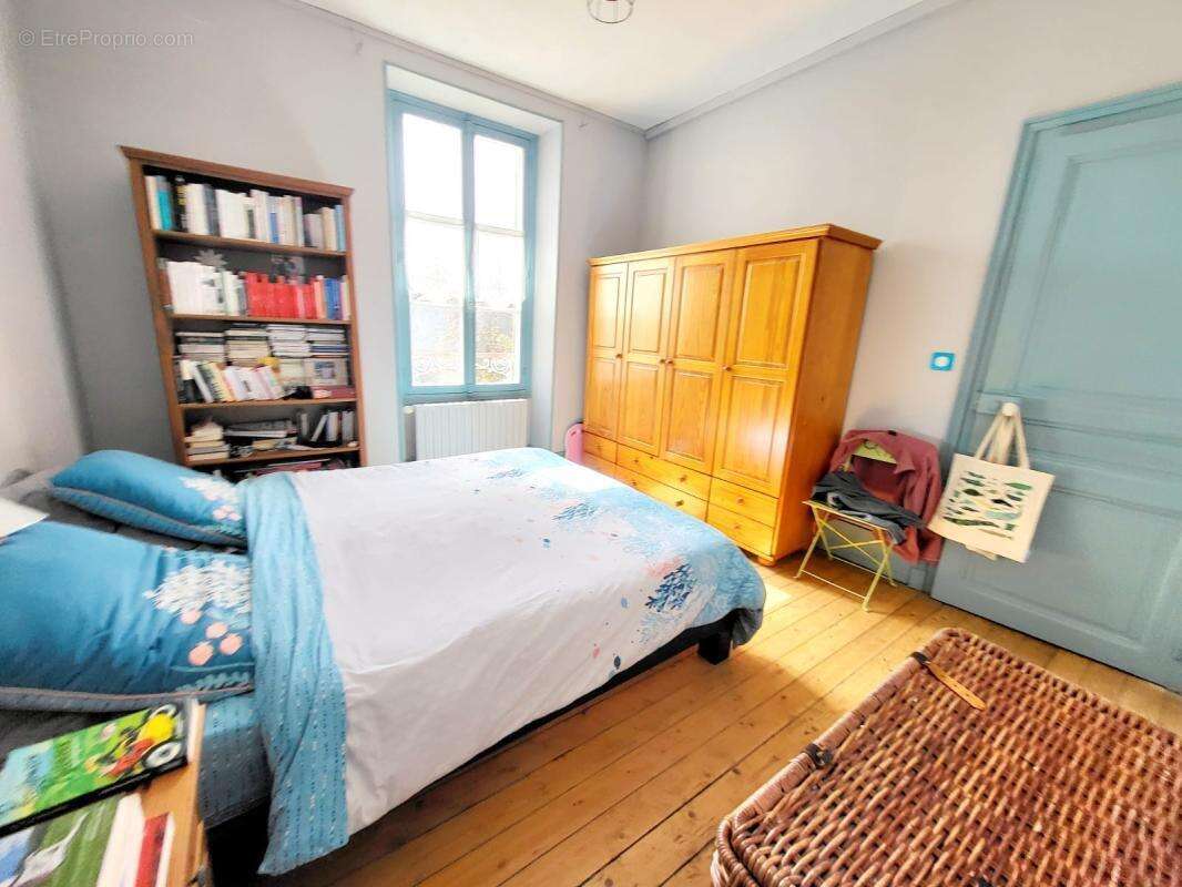 Appartement à MORIGNY-CHAMPIGNY