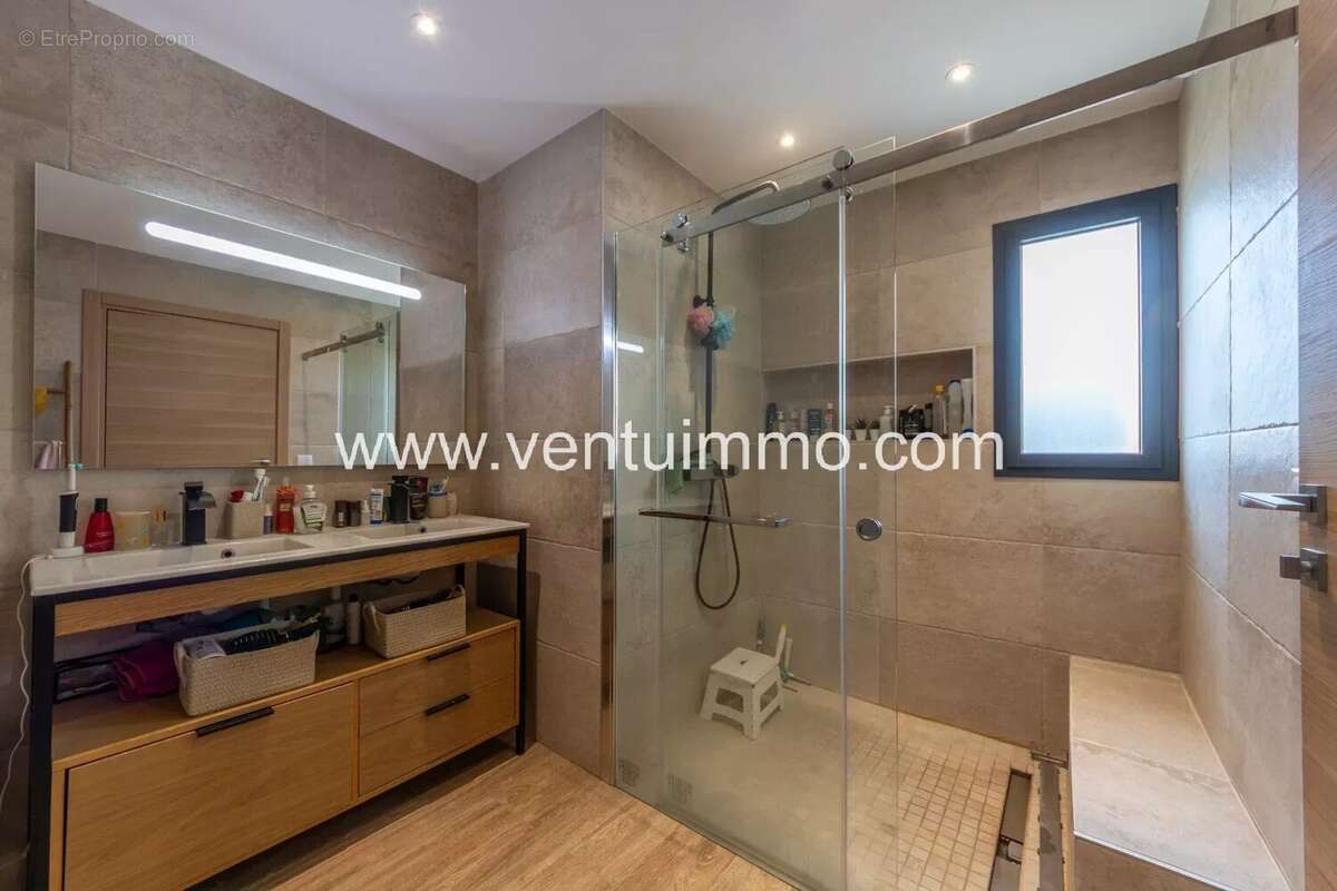 Cannes la bocca villa neuve avec jardin fleuri - photo 12