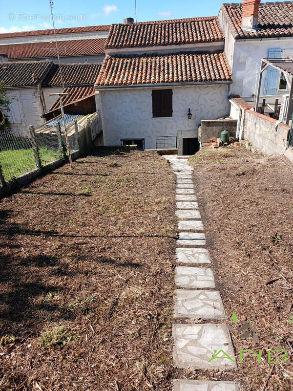 Maison à RUELLE-SUR-TOUVRE
