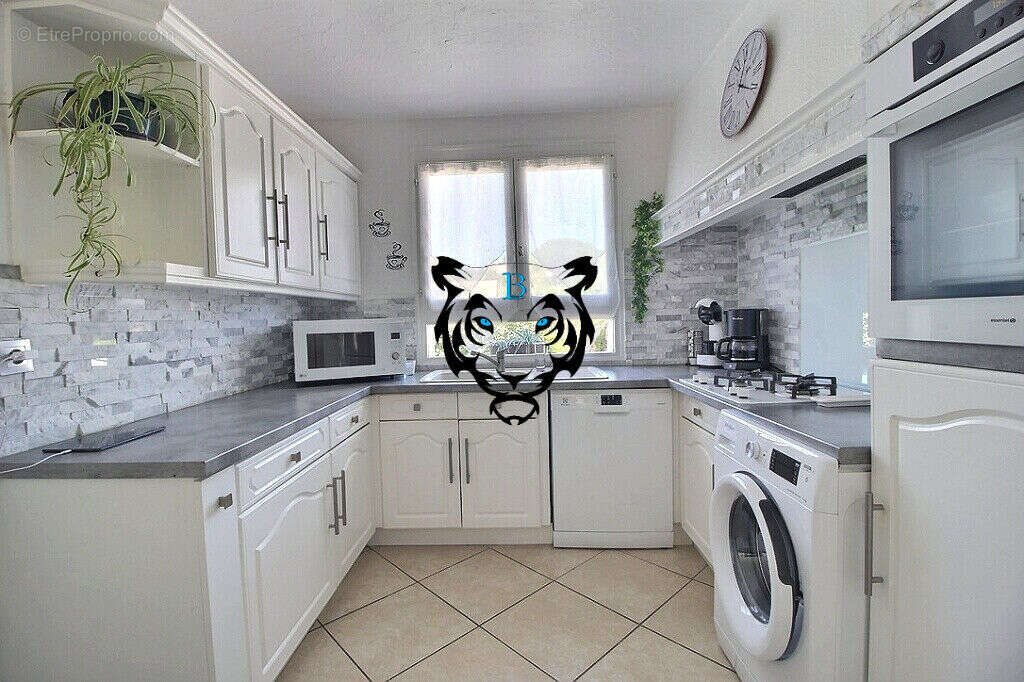 Maison à ROQUEBRUNE-SUR-ARGENS