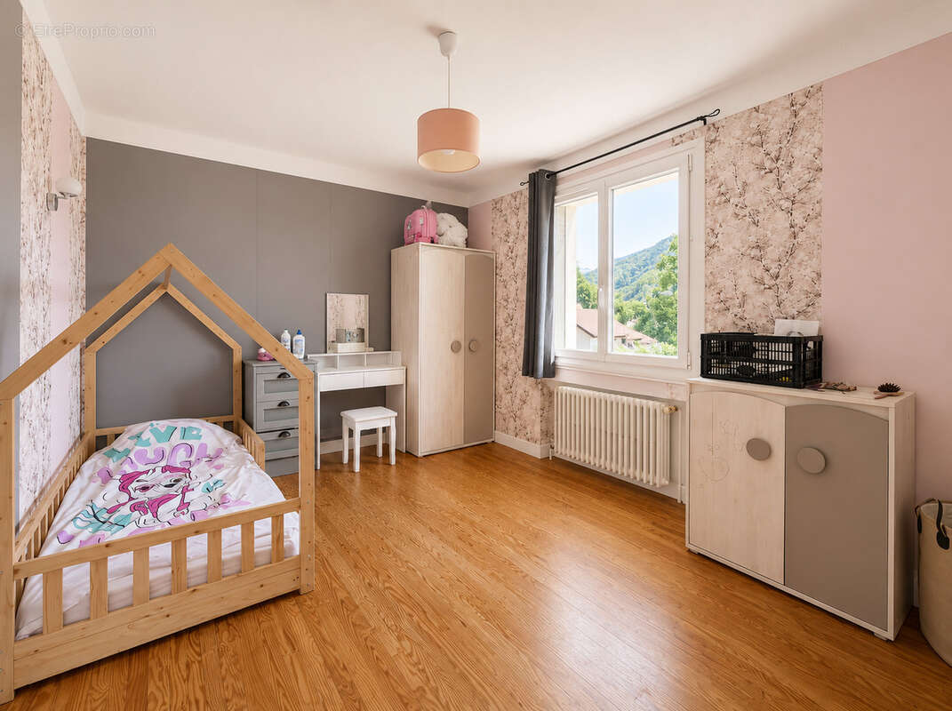 Oyonnax · Maison ~200 m2 · 3 niveaux · terrain 667 m2 · vue montagne · - photo 14