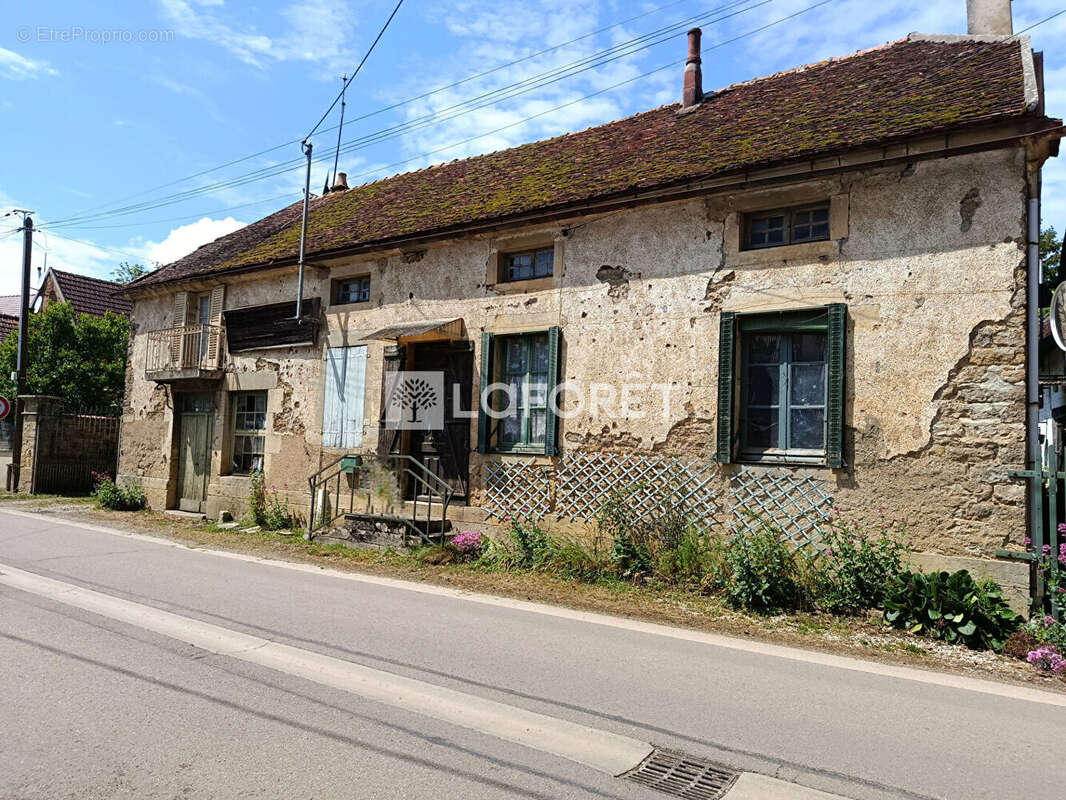 Maison à CORROMBLES