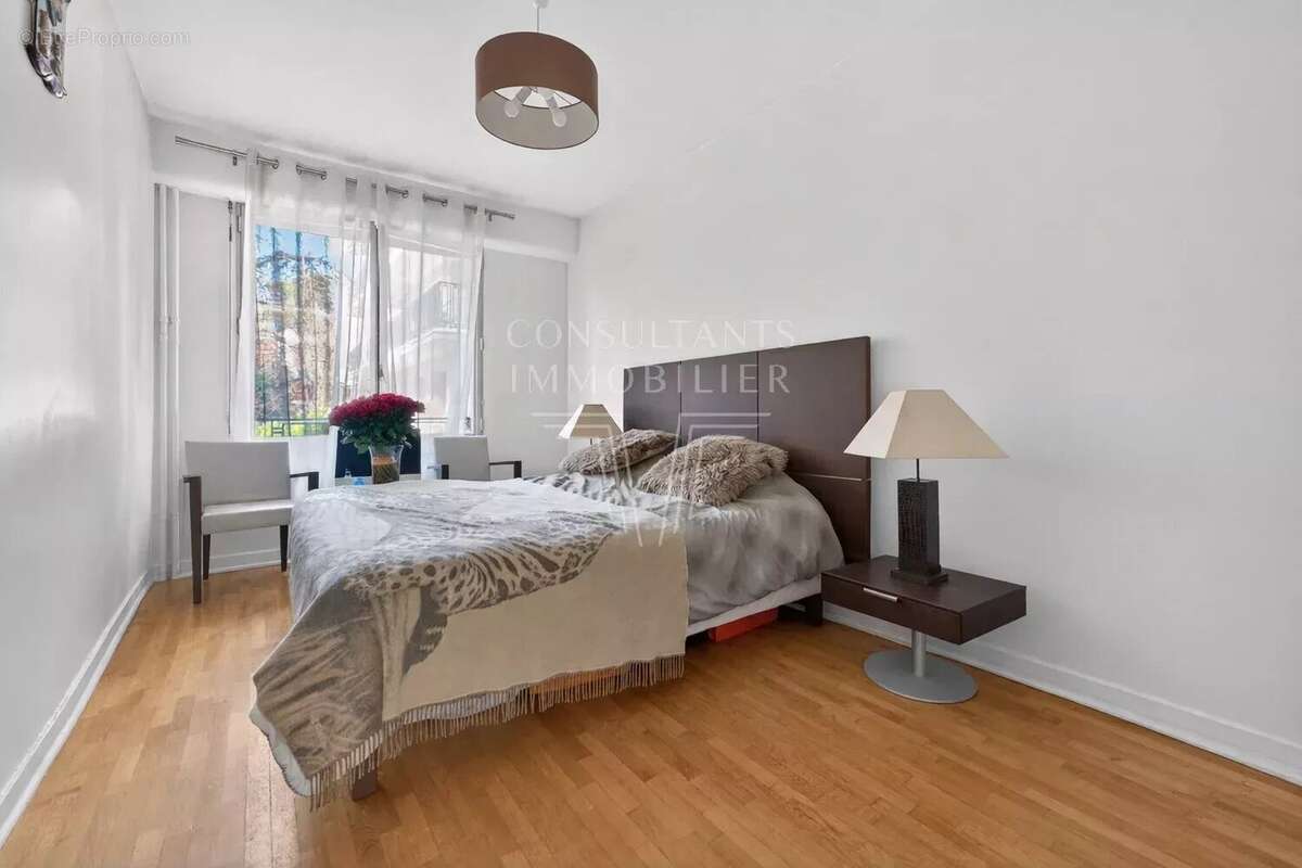 Appartement à NEUILLY-SUR-SEINE