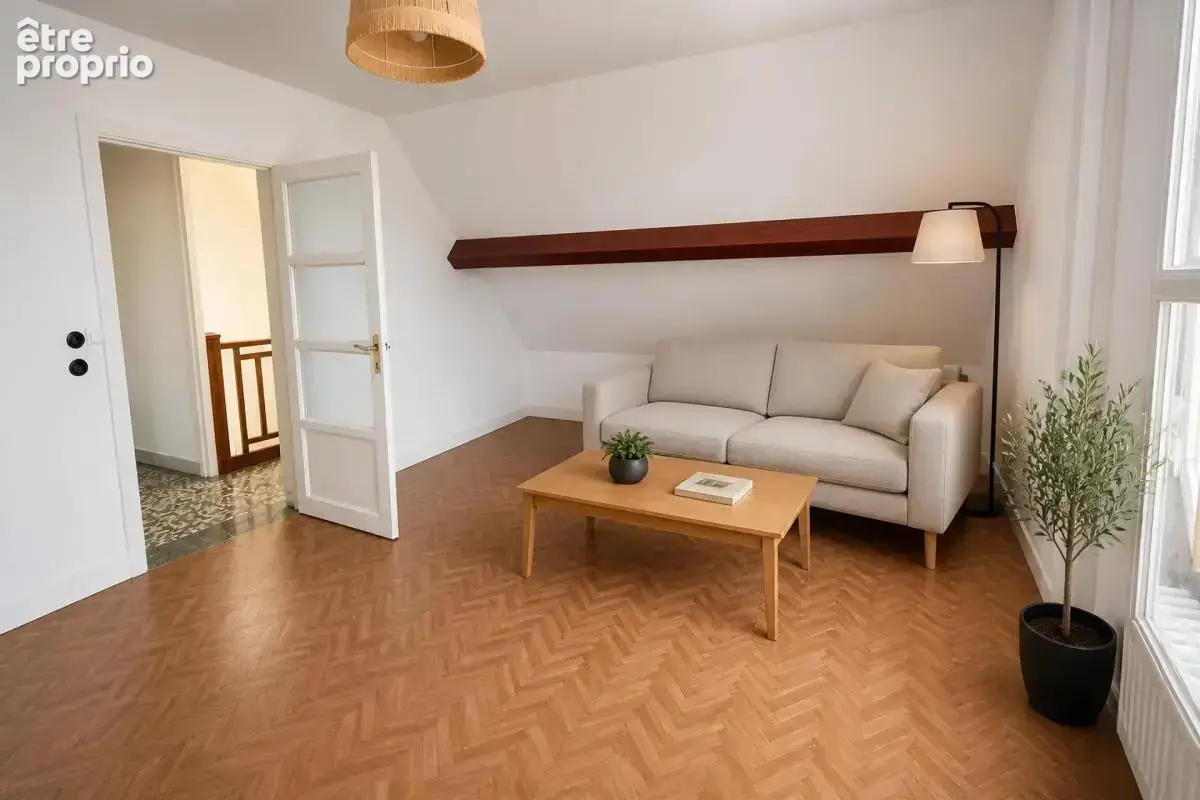 Grande maison familiale sur 968 m² avec double garage - photo 2
