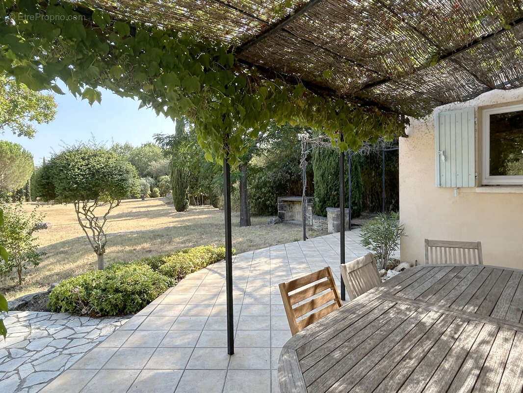 A 3 km d'Uzès, belle bastide sur 4200 m2 de terrain avec piscine. - photo 10