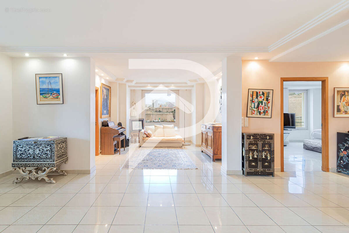 Appartement à MARSEILLE-2E