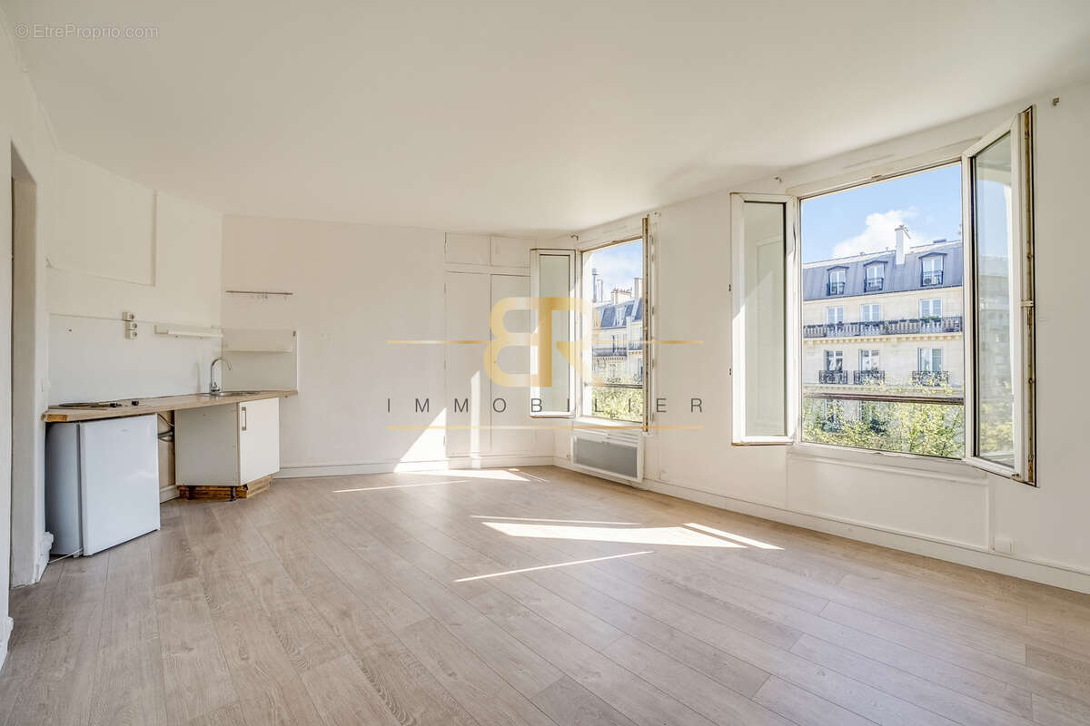 Appartement à PARIS-17E