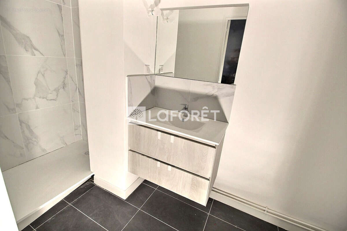 Appartement à VILLENEUVE-LA-GARENNE
