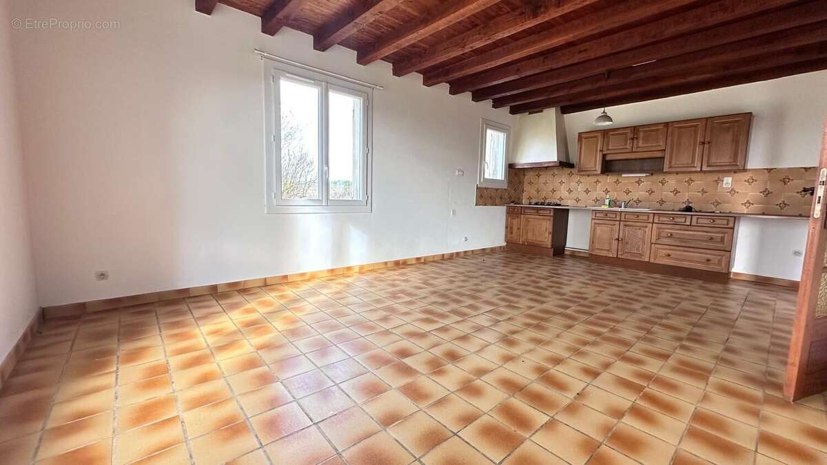 cuisine/séjour - kitchen/living area to renovate - Maison à FAUX