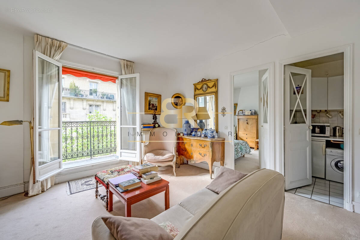 Appartement à PARIS-16E