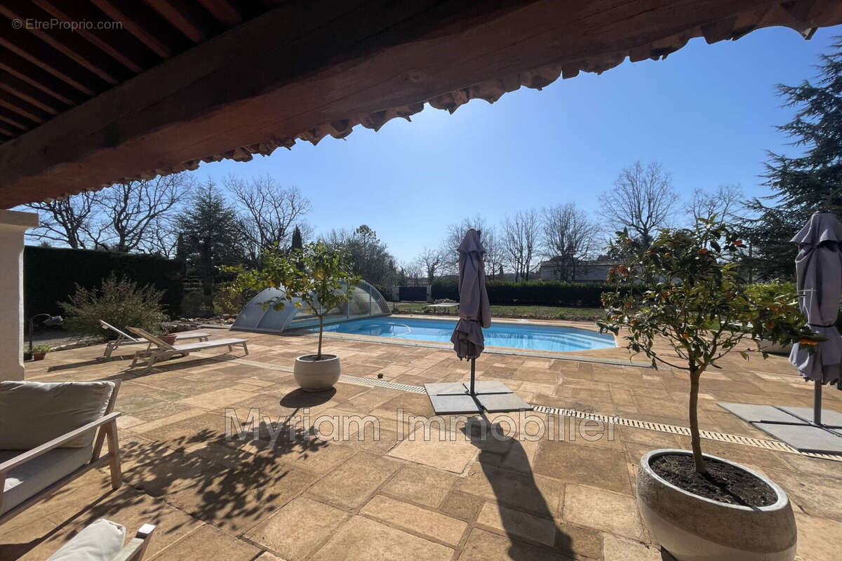 Maison à SAINT-CEZAIRE-SUR-SIAGNE