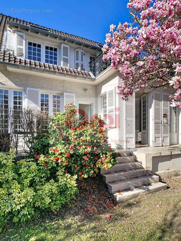 Maison à ISSY-LES-MOULINEAUX