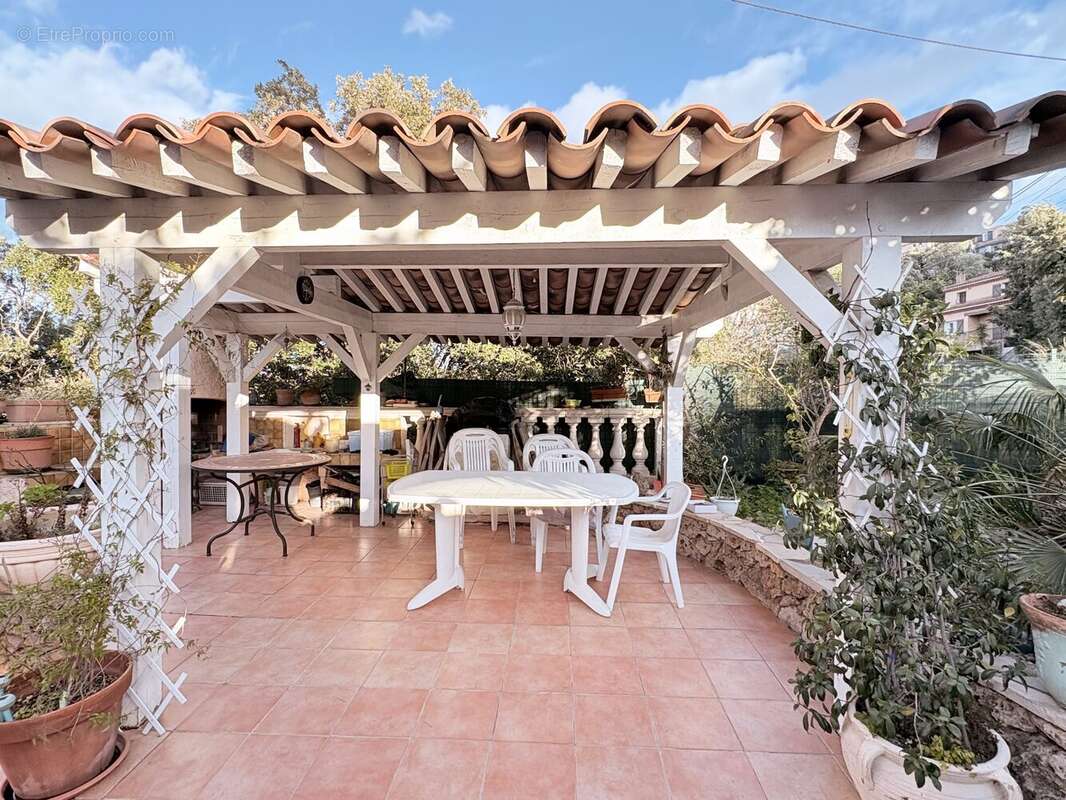 TERRASSE COUVERTE RDC - Maison à SAINT-RAPHAEL