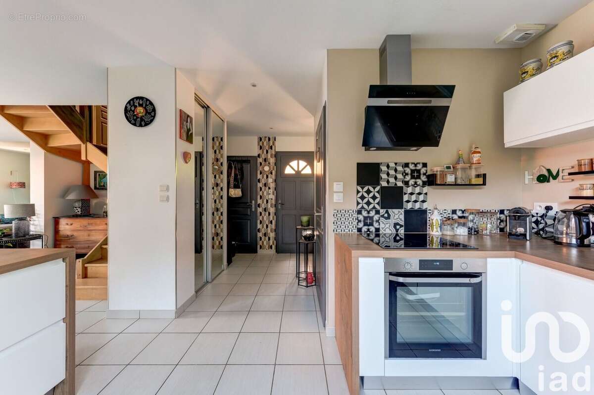 Photo 9 - Maison à SAINT-GENIS-LES-OLLIERES