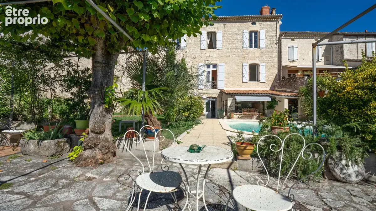 Magnifique maison bourgeoise 18 ème en coeur de village avec jardin, piscine et superbe vue - photo 4