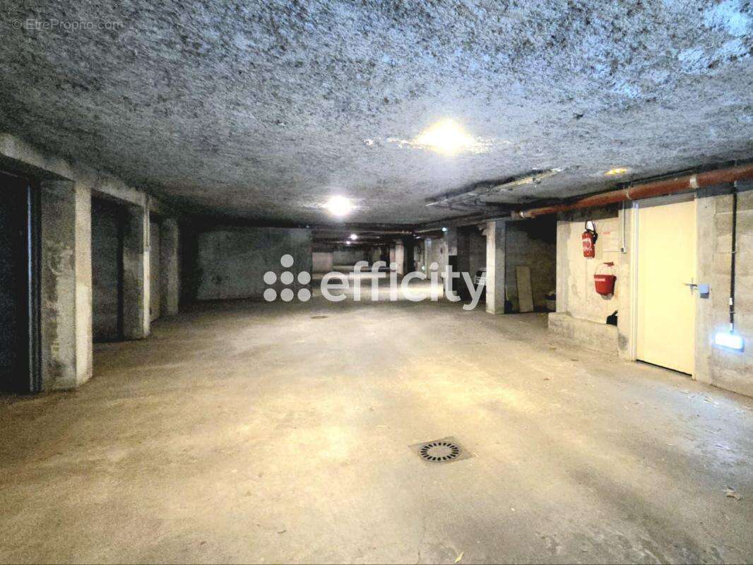 Parking à MARSEILLE-9E