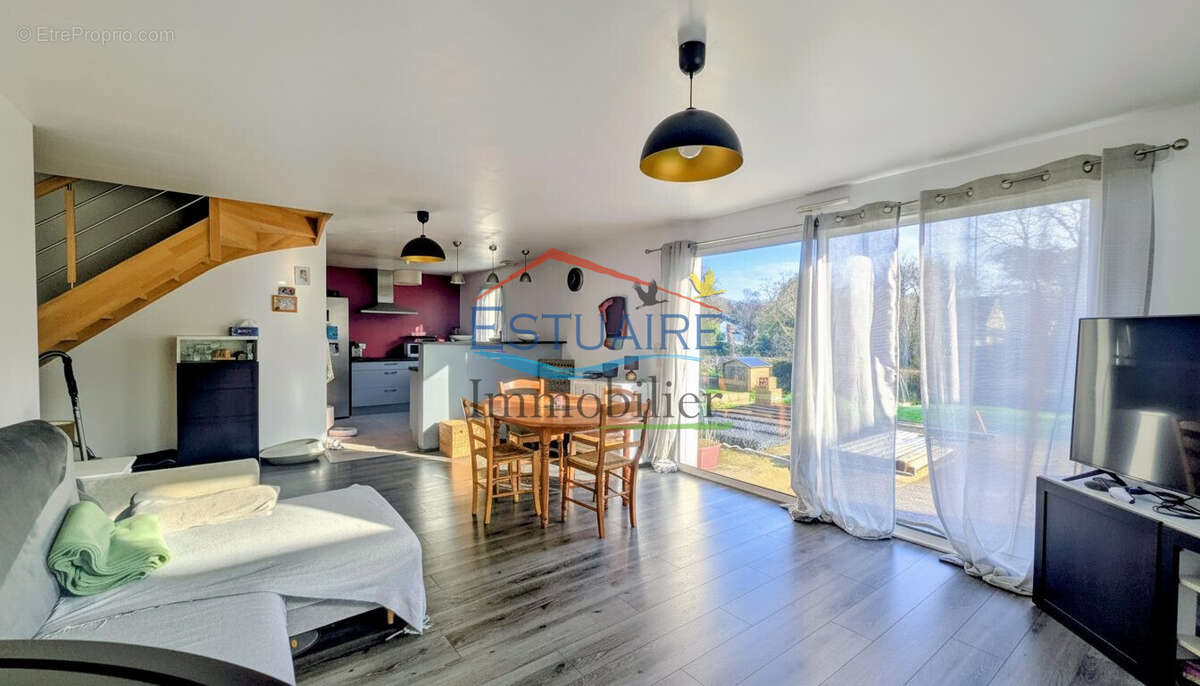 Maison à SAINT-ETIENNE-DE-MONTLUC