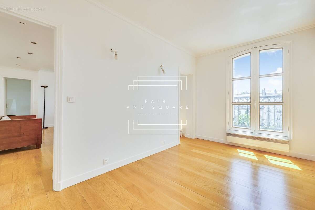 Appartement à NEUILLY-SUR-SEINE