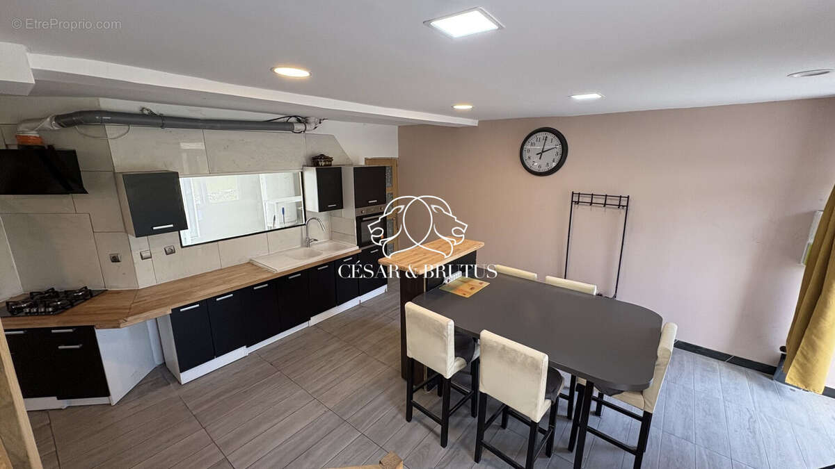 Appartement 232 m² à Le Monastier-Sur-Gazeille  - photo 2