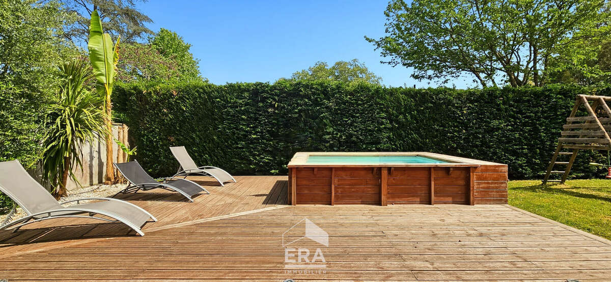 EYSINES 33320 - Maison familiale 200m²  5ch +  bureaux - 850 m² de parcelle - Calme - Garage, Jardin - photo 12