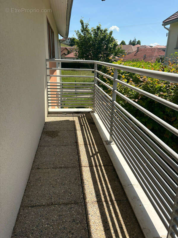 Maison T3 en duplex avec terrasse, balcon et parking - Belley - photo 10