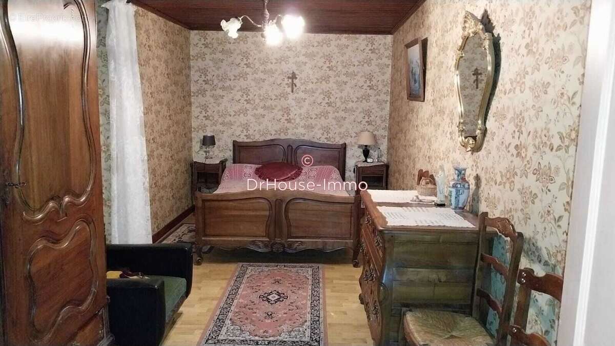 Maison à AUJOLS