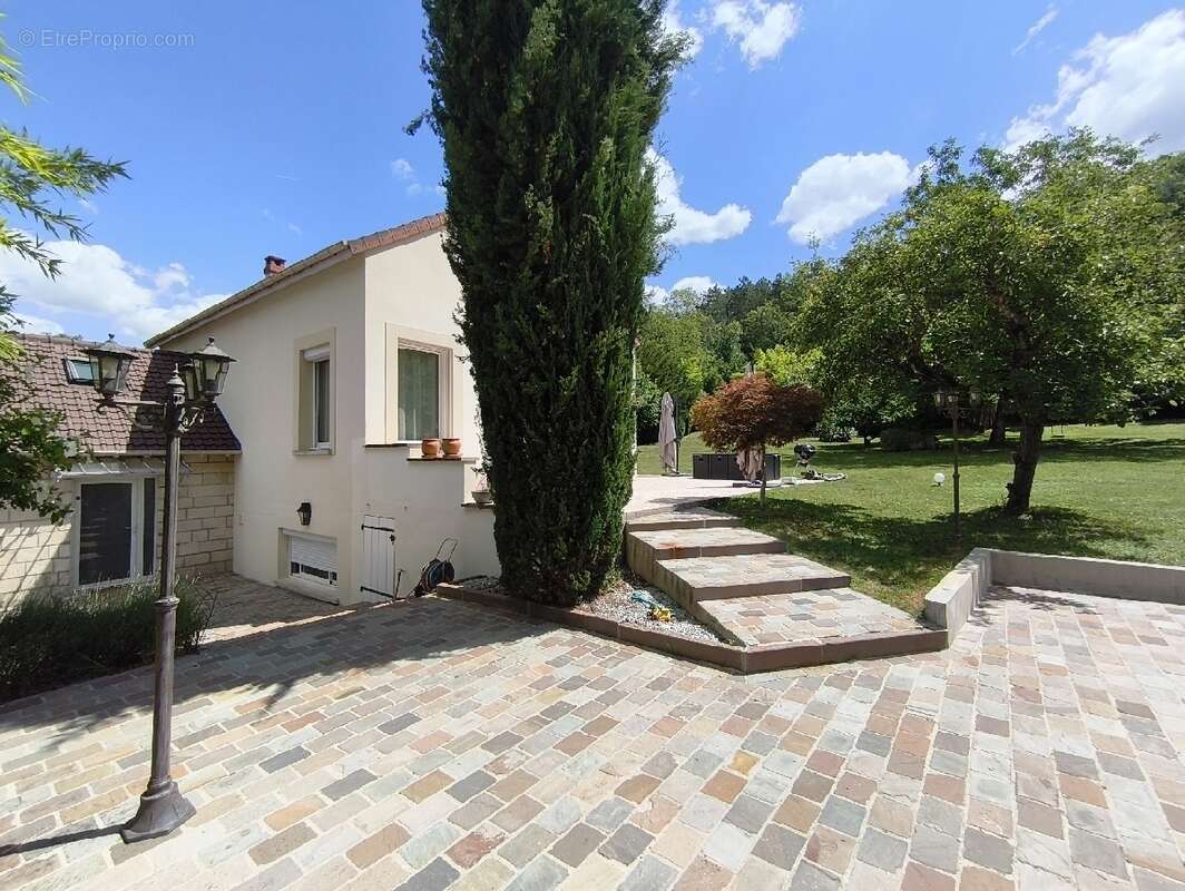 Maison 176 m² à Nesles-La-Vallee  - photo 14