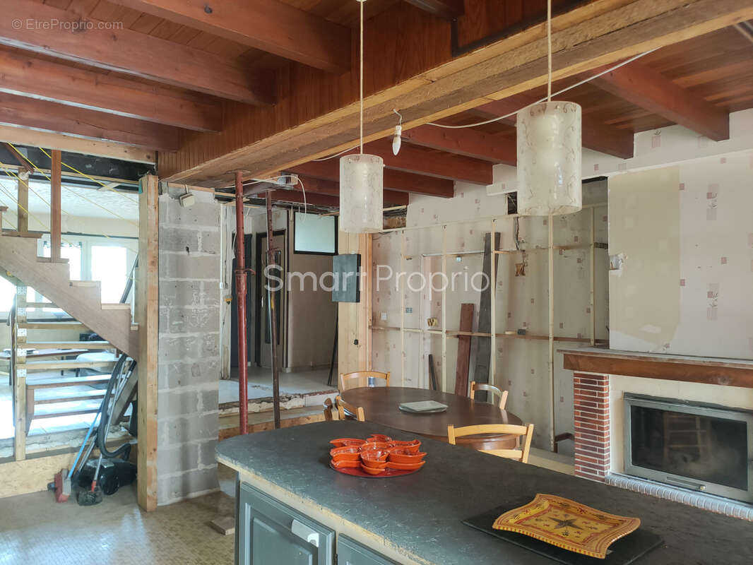 Maison de ville ancienne  97m2 - grand garage- saint-mariens - photo 5