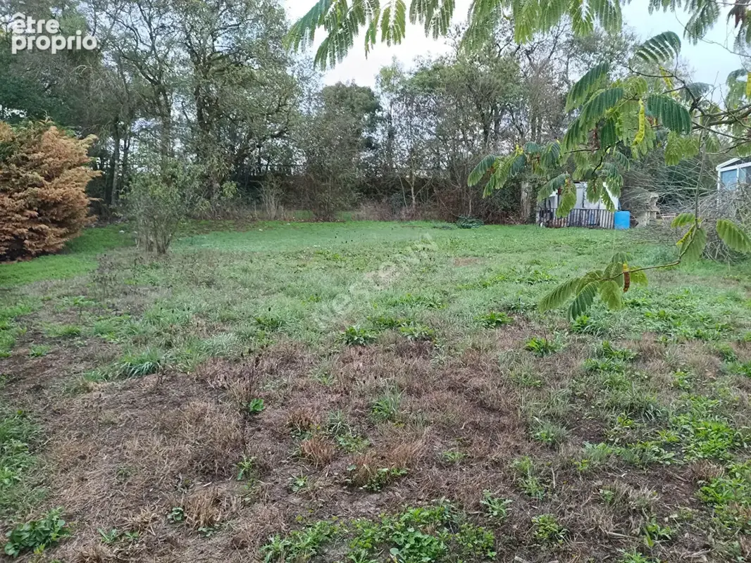 Terrain à vendre sur Geste dans le bourg d'environ 545 m2 - photo 1