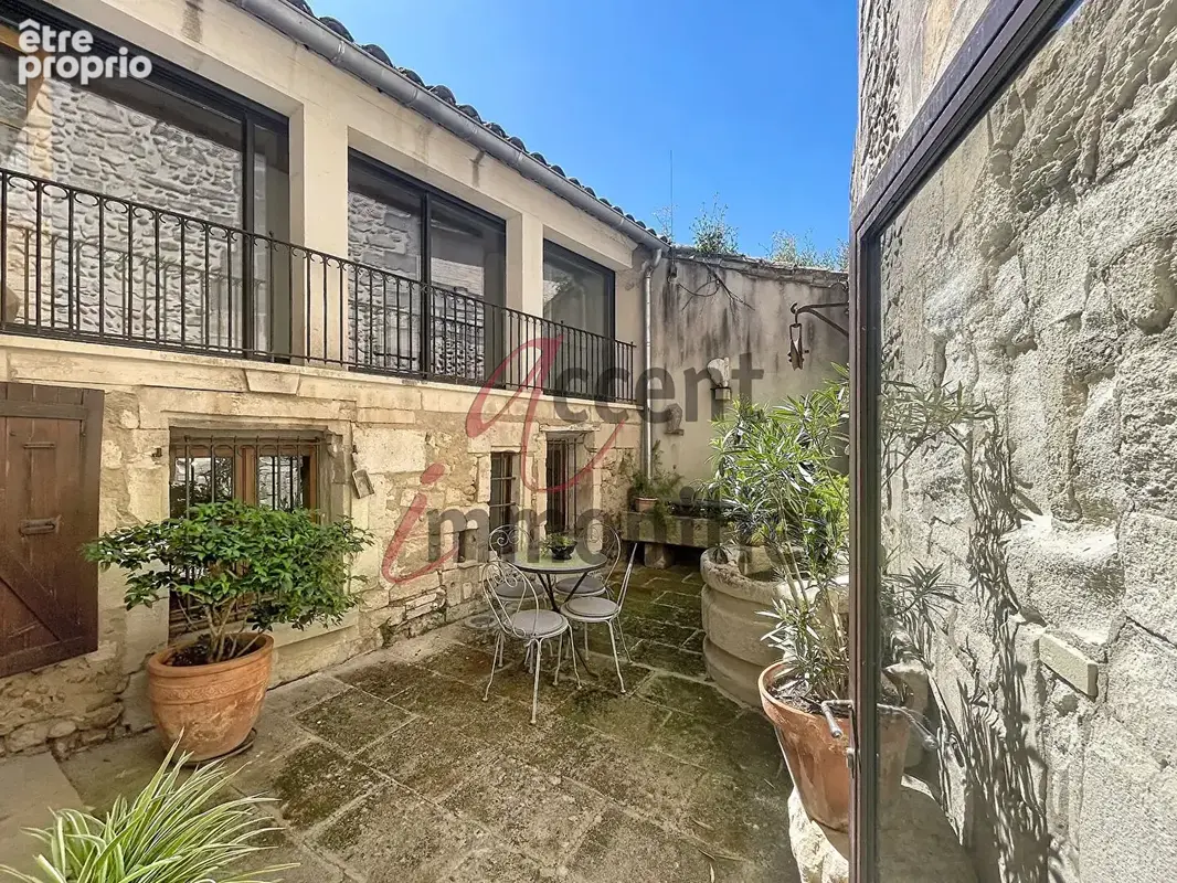 Eyragues, maison de village du XVIIème siecle, 5 chambres et un bassin - photo 9