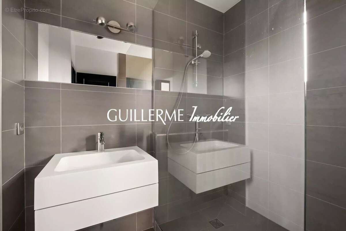 Maison à LA TOUR-DE-SALVAGNY