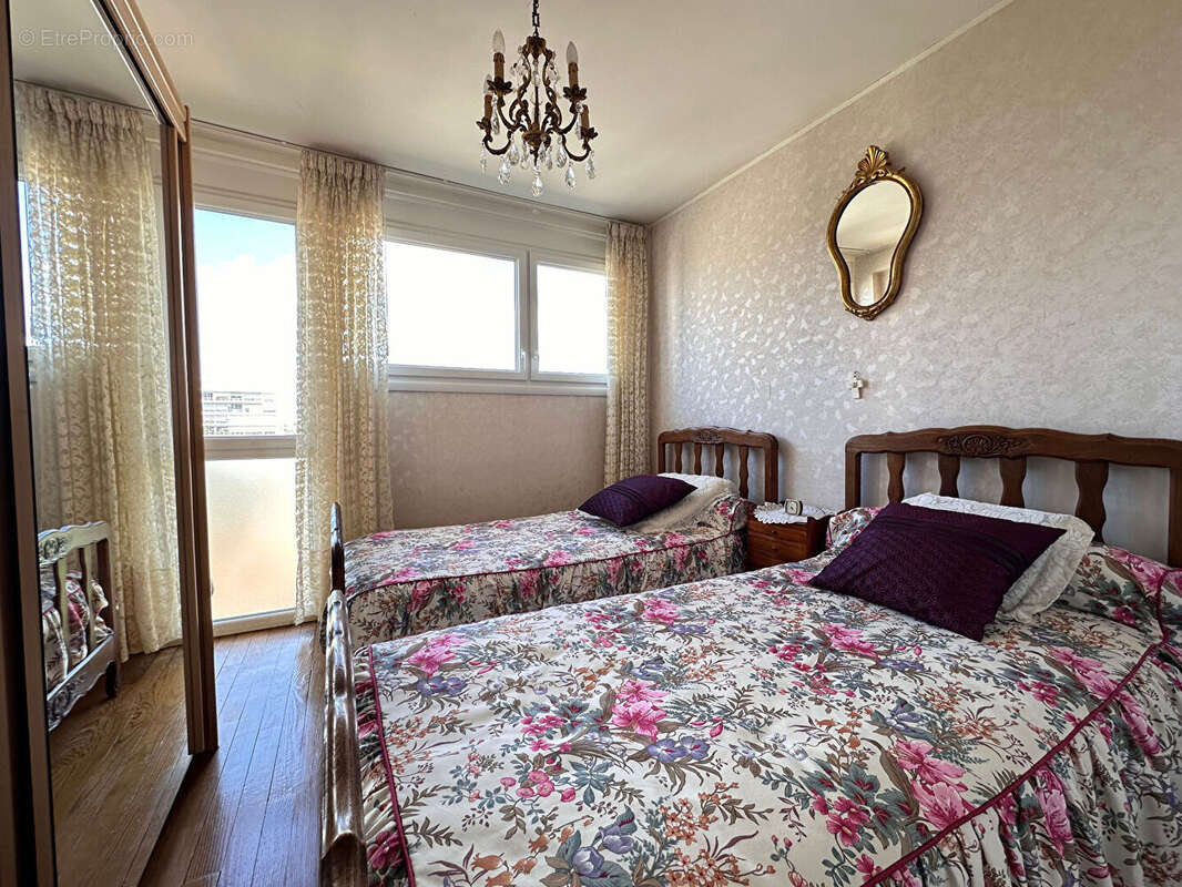 LA GENETTE - Appartement T3 à rafraîchir avec Balcon, Cave et Parking ! - photo 4