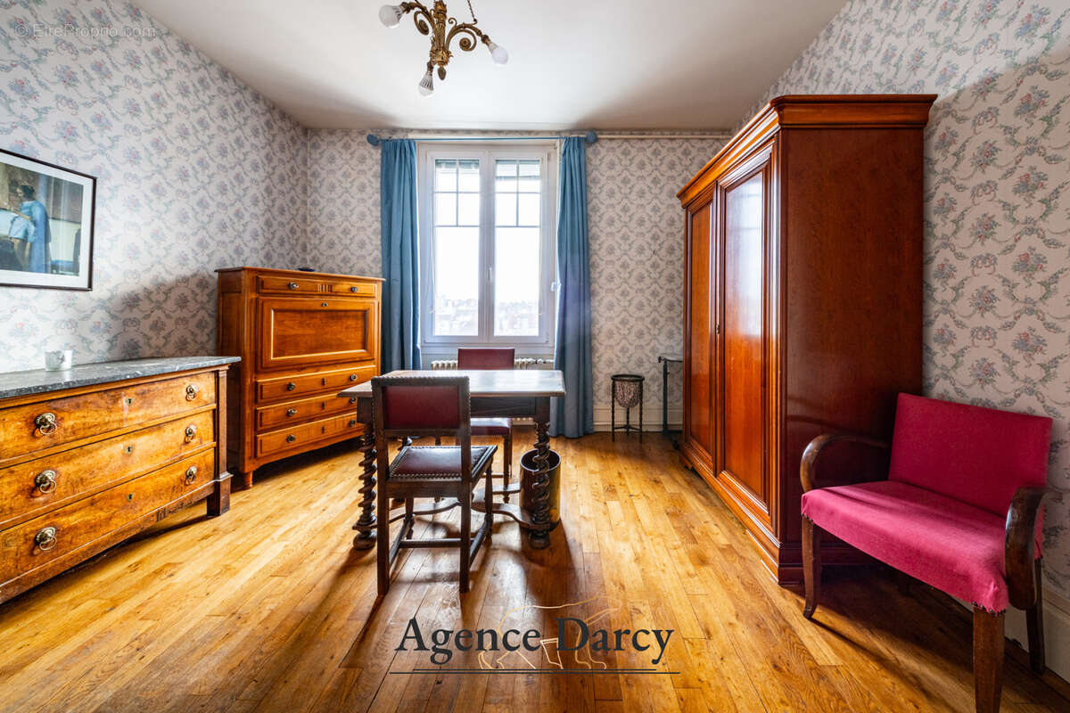 Appartement au dernier étage avec ascenseur, à deux pas de la place Darcy - photo 6