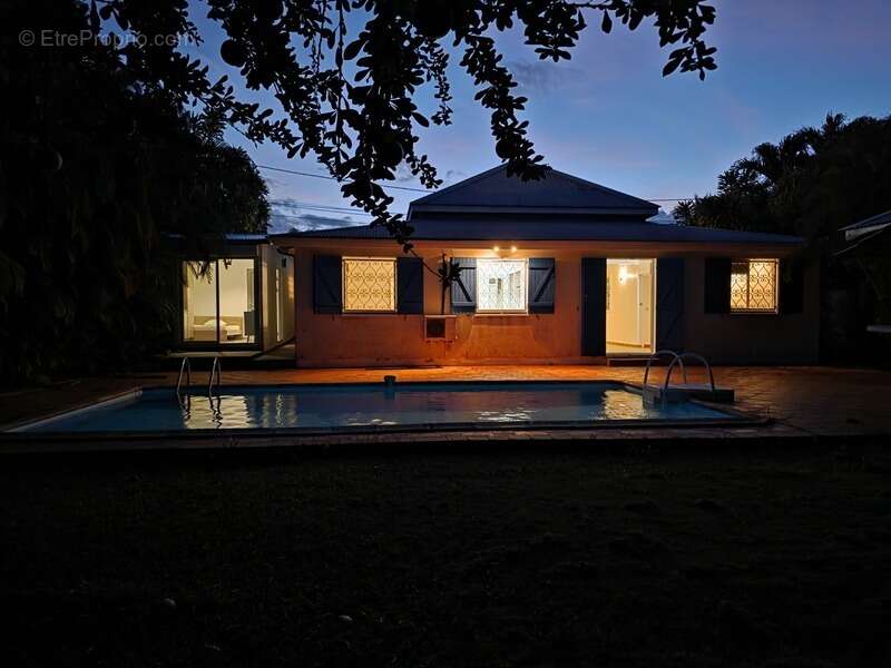 Maison à BAIE-MAHAULT
