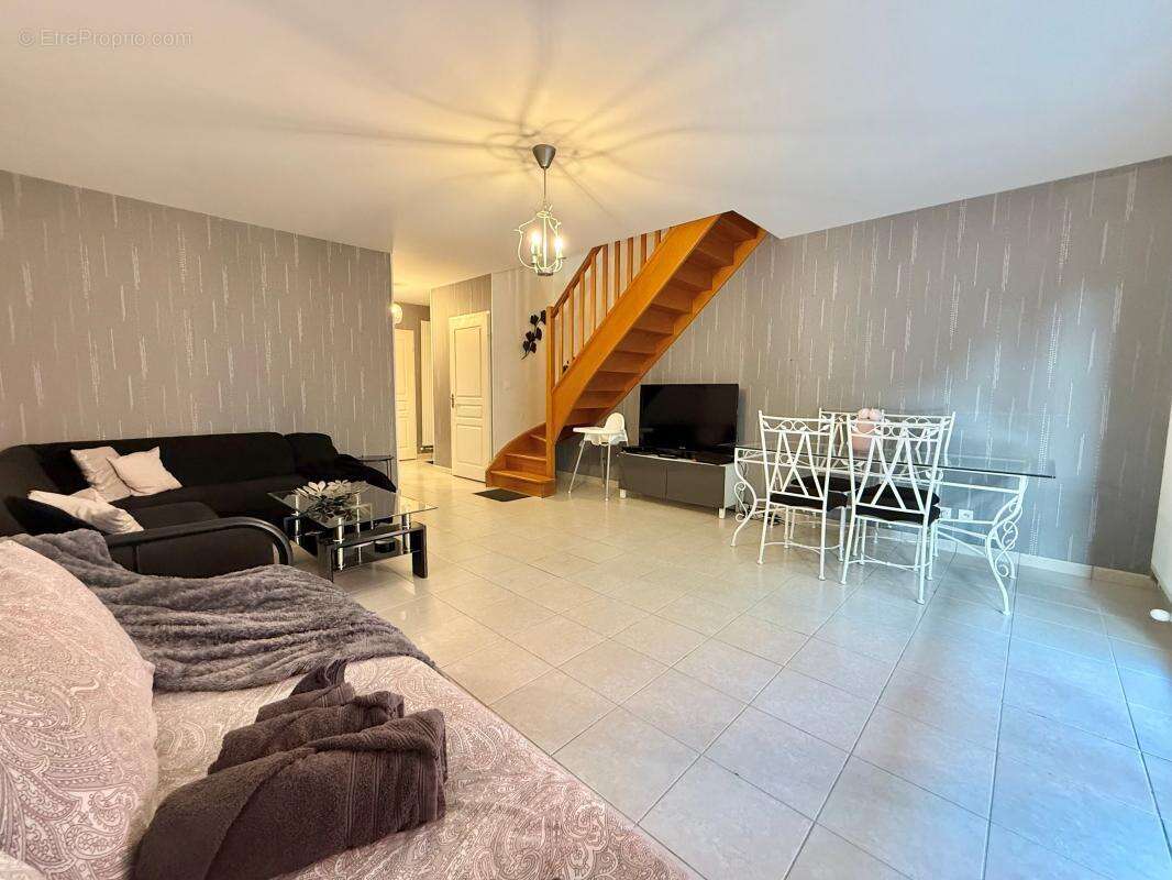 Appartement à CHENOVE
