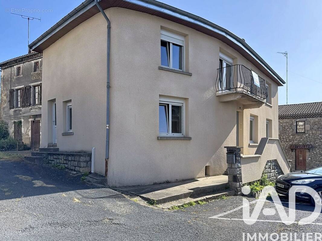 Photo 1 - Maison à SAINT-AMANT-ROCHE-SAVINE